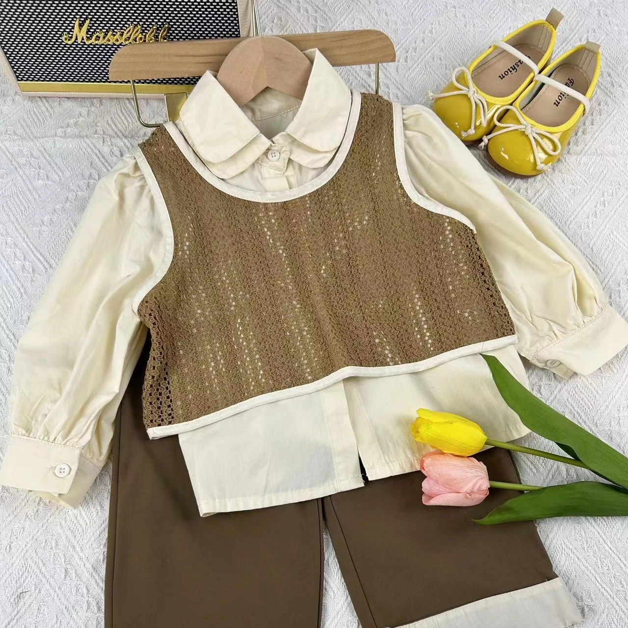 Детская одежда 2023, новая модная блузка в корейском стиле, жилет, широкие брюки, комплект из 3 предметов, весенне-осенние комплекты одежды для девочек