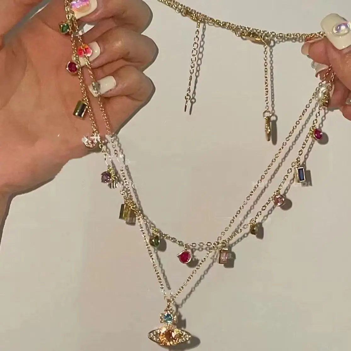 Модное Нишевое ожерелье Ins Fold Wear Saturn Color Treasure Кулон Ожерелье Western Queen Классическая цепочка на ключицу Цвет Циркон