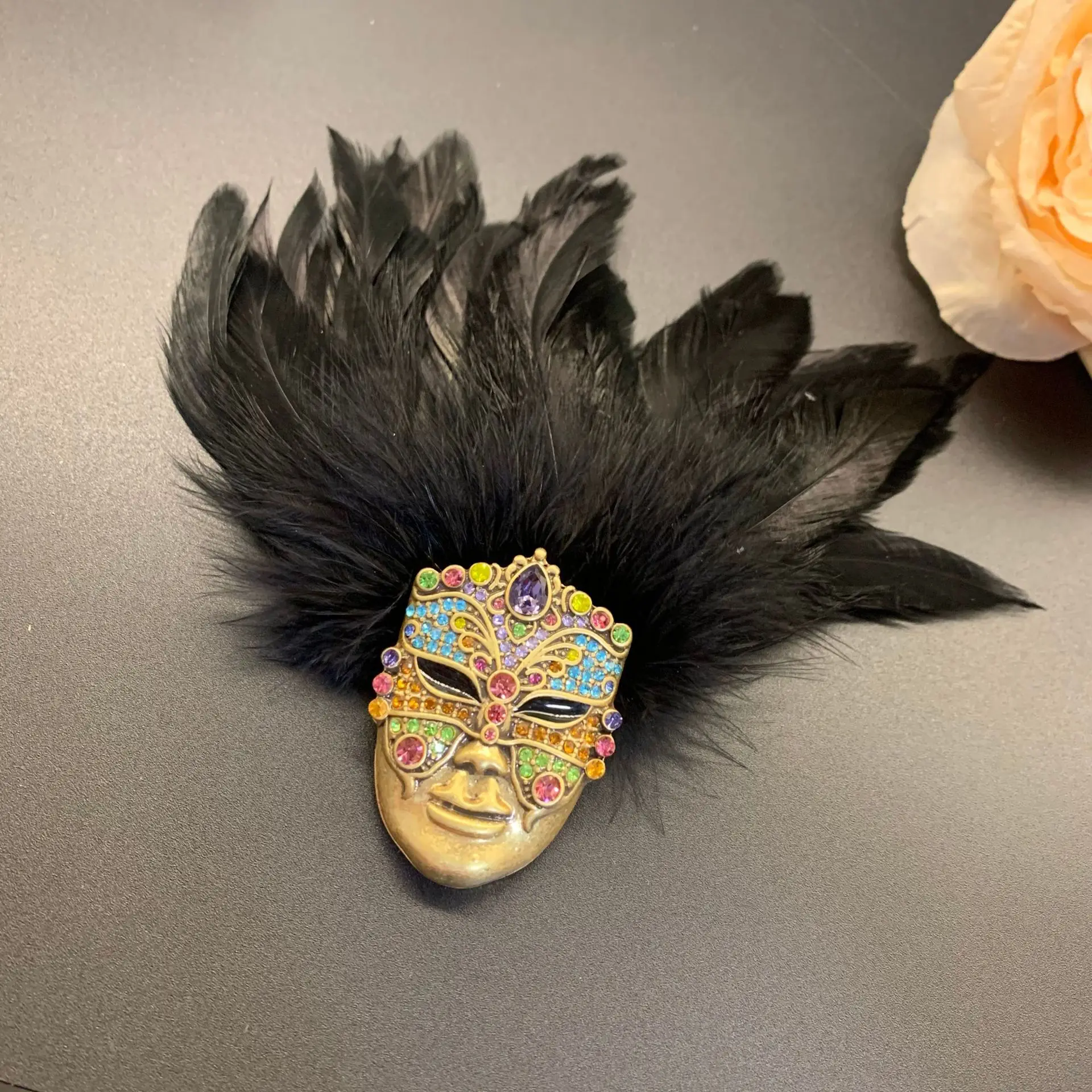 Стильная ретро-оригинальная племенная маска из перьев, красочный хрустальный набор с персонализированной брошью